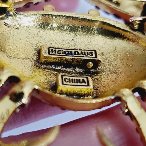Red crab brooch Heidi Daus pin queen crab vintage crystals gold sparkly - Picture 15 of 16